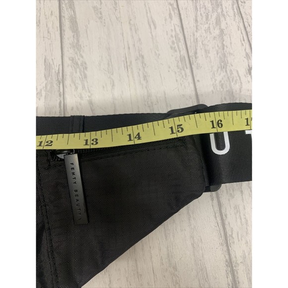 Womens Fenty Beauty Belt Bag Black NWOT - Picture 4 of 4